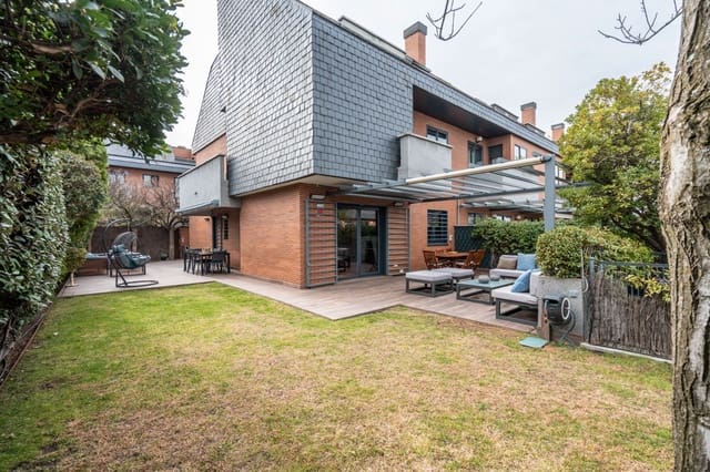 Pareado de 6 habitaciones en Las Rozas de Madrid en venta - 1.280.000 € (Ref: 9465979)