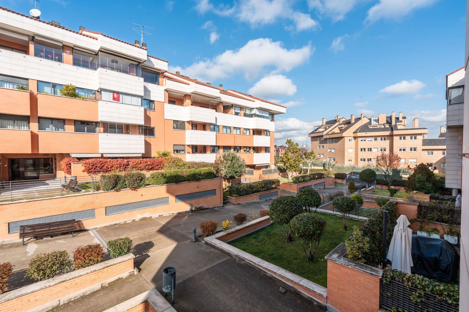 3 soverom Leilighet til leie i Majadahonda med svømmebasseng garasje - € 2 500 (Ref: 9470698)