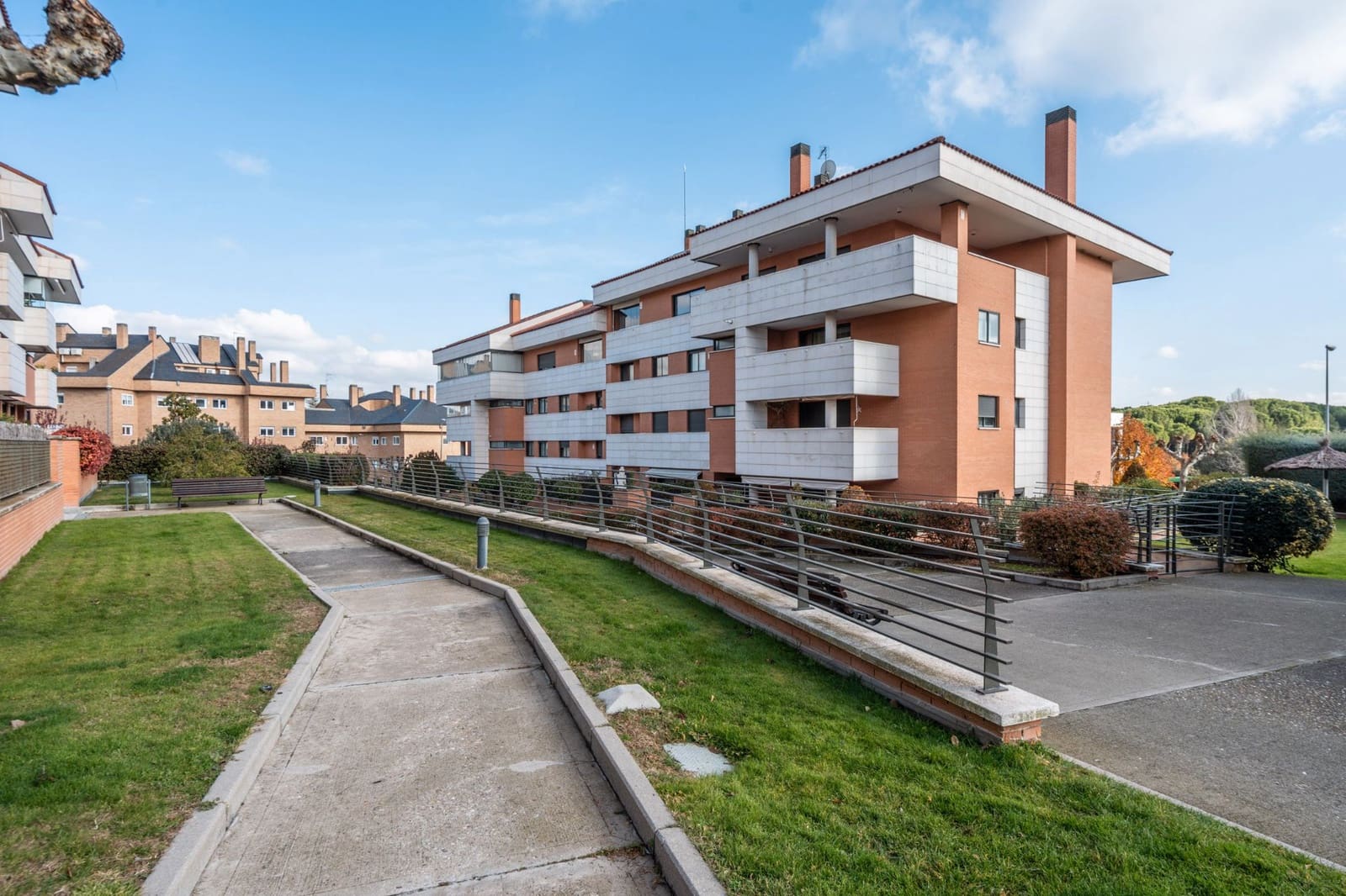 3 soverom Leilighet til leie i Majadahonda med svømmebasseng garasje - € 2 500 (Ref: 9470698)