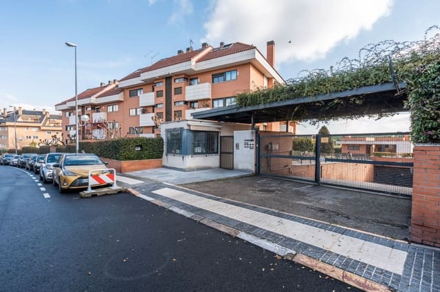 3 soverom Leilighet til leie i Majadahonda med svømmebasseng garasje - € 2 500 (Ref: 9470698)
