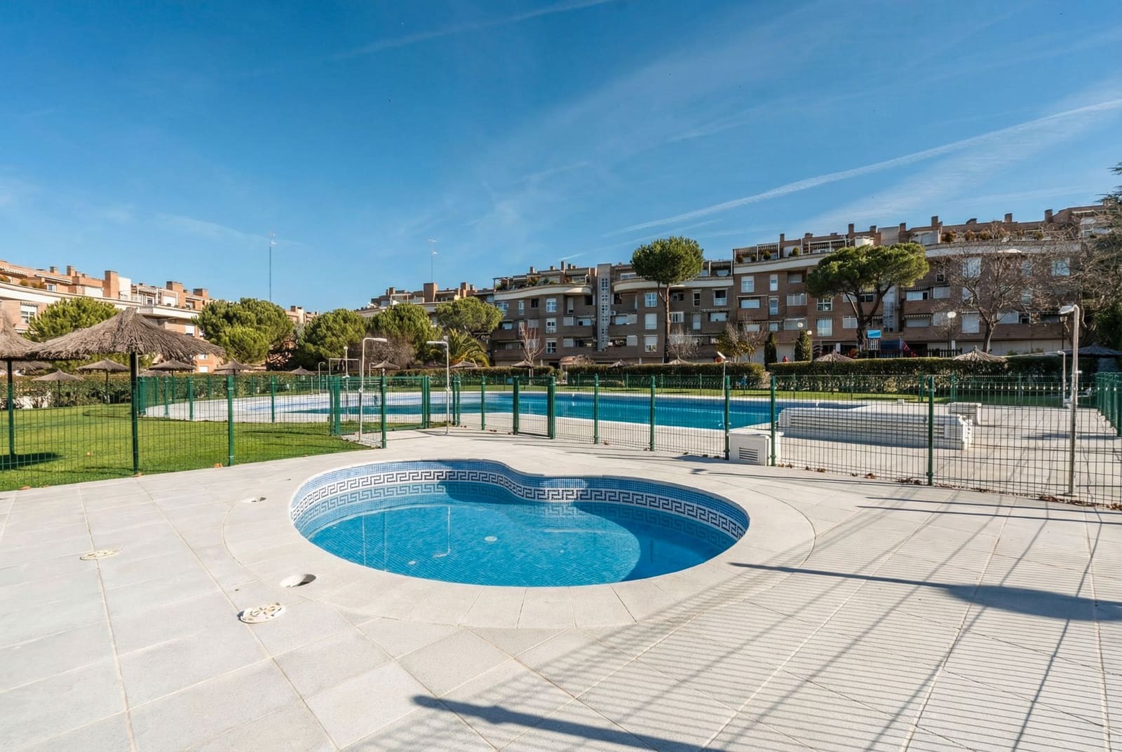 2 soveværelse Penthouse til salg i Las Rozas de Madrid med swimmingpool - € 595.000 (Ref: 9471824)