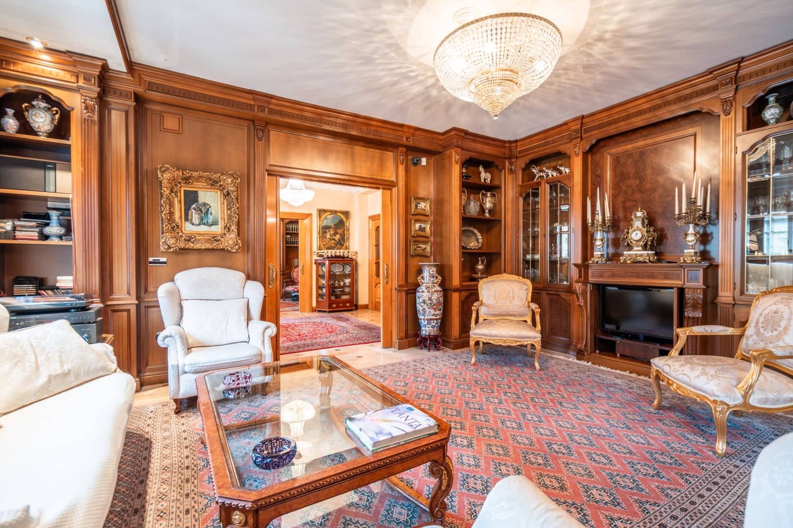 6 bedroom Flat for sale in Madrid city - € 2,750,000 (Ref: 9480666)