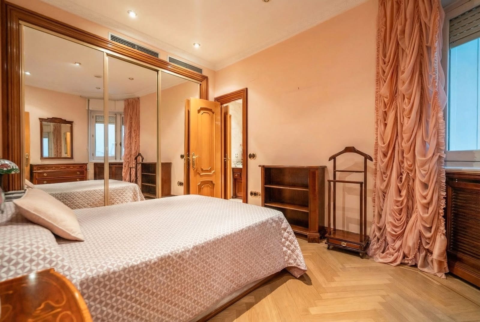 6 bedroom Flat for sale in Madrid city - € 2,750,000 (Ref: 9480666)