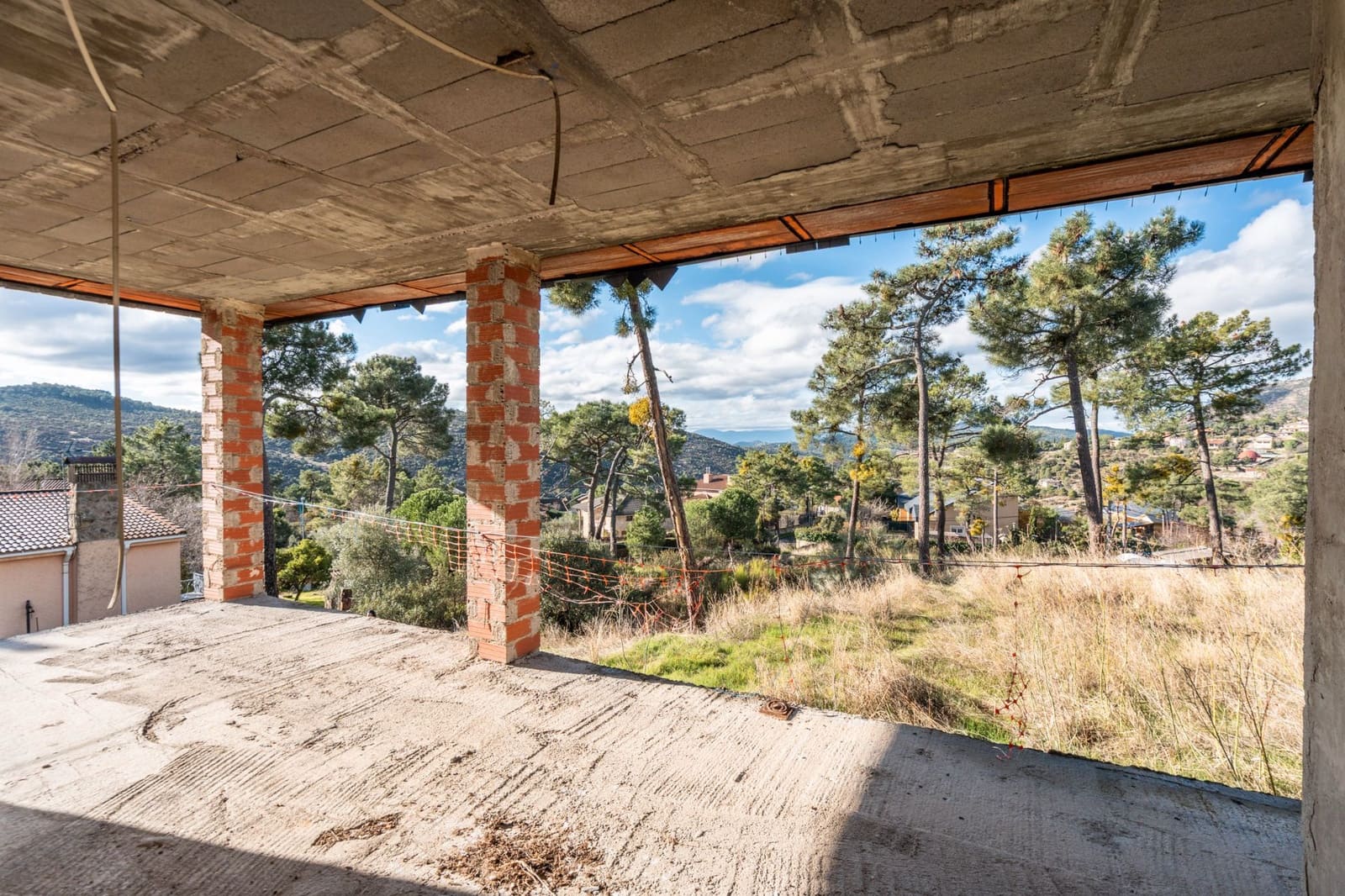 5 bedroom Villa for sale in Robledo de Chavela - € 155,000 (Ref: 9495302)