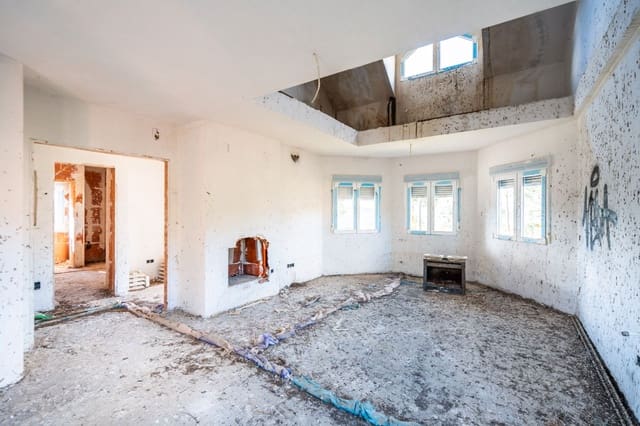 5 bedroom Villa for sale in Robledo de Chavela - € 155,000 (Ref: 9495302)