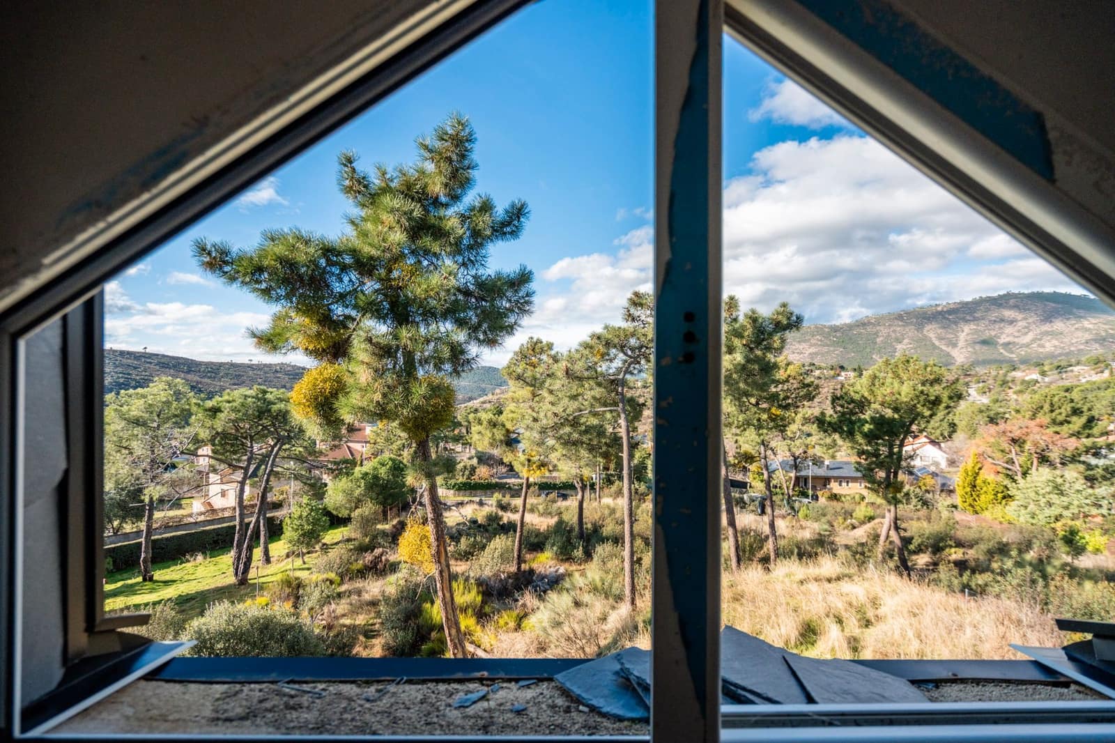 5 bedroom Villa for sale in Robledo de Chavela - € 155,000 (Ref: 9495302)