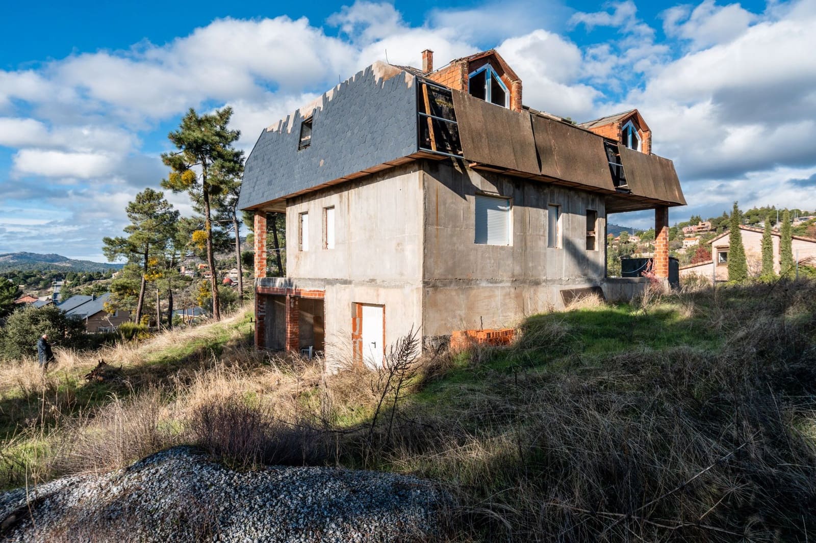 5 bedroom Villa for sale in Robledo de Chavela - € 155,000 (Ref: 9495302)