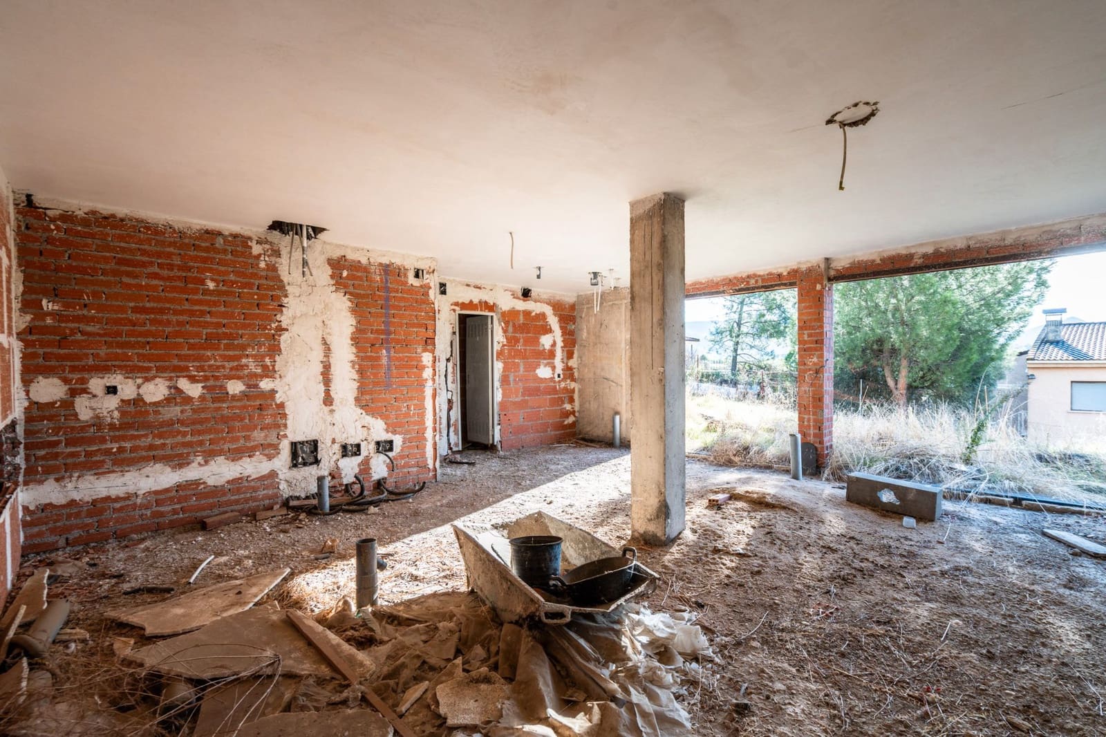 5 bedroom Villa for sale in Robledo de Chavela - € 155,000 (Ref: 9495302)