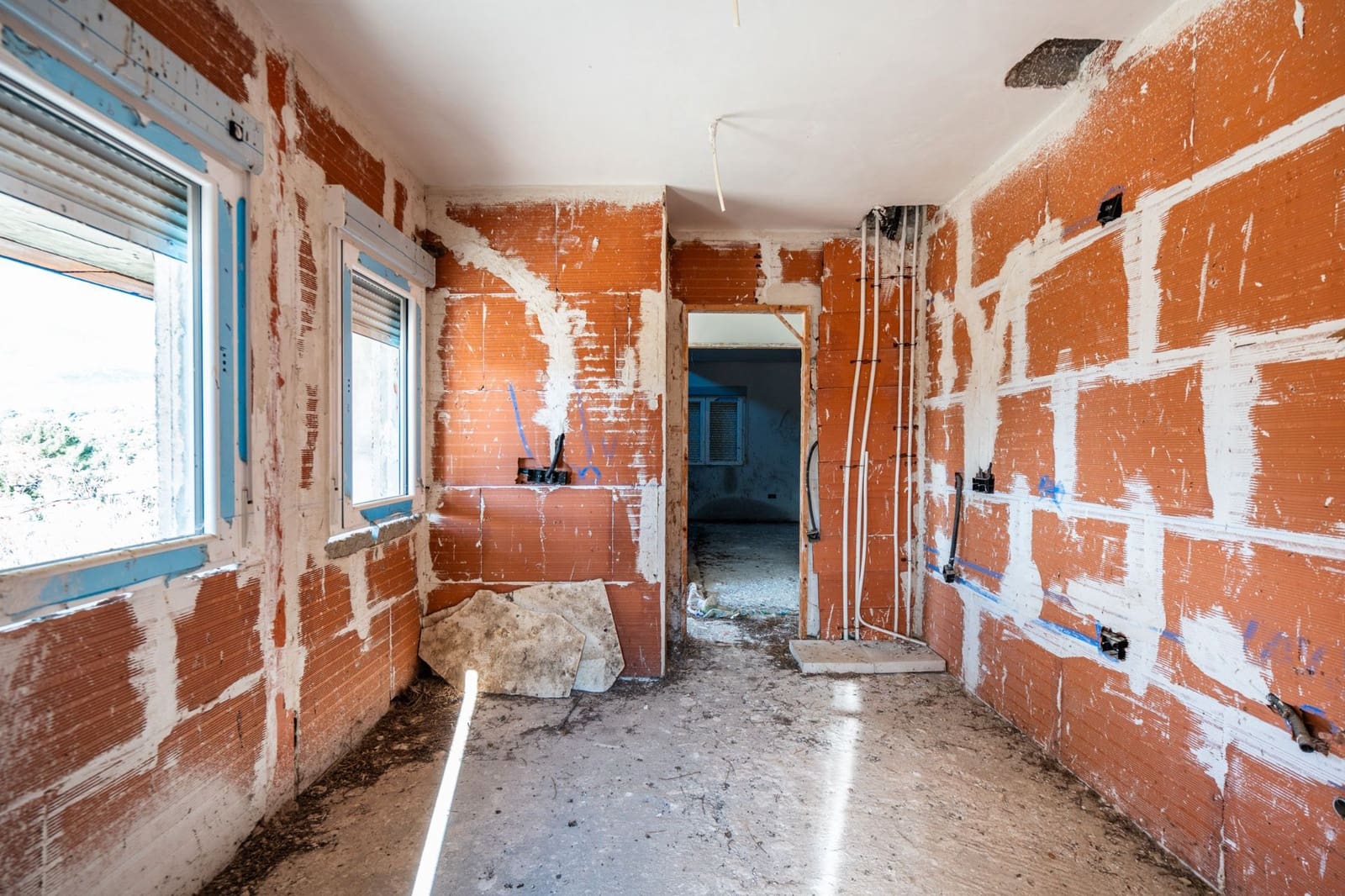 5 bedroom Villa for sale in Robledo de Chavela - € 155,000 (Ref: 9495302)