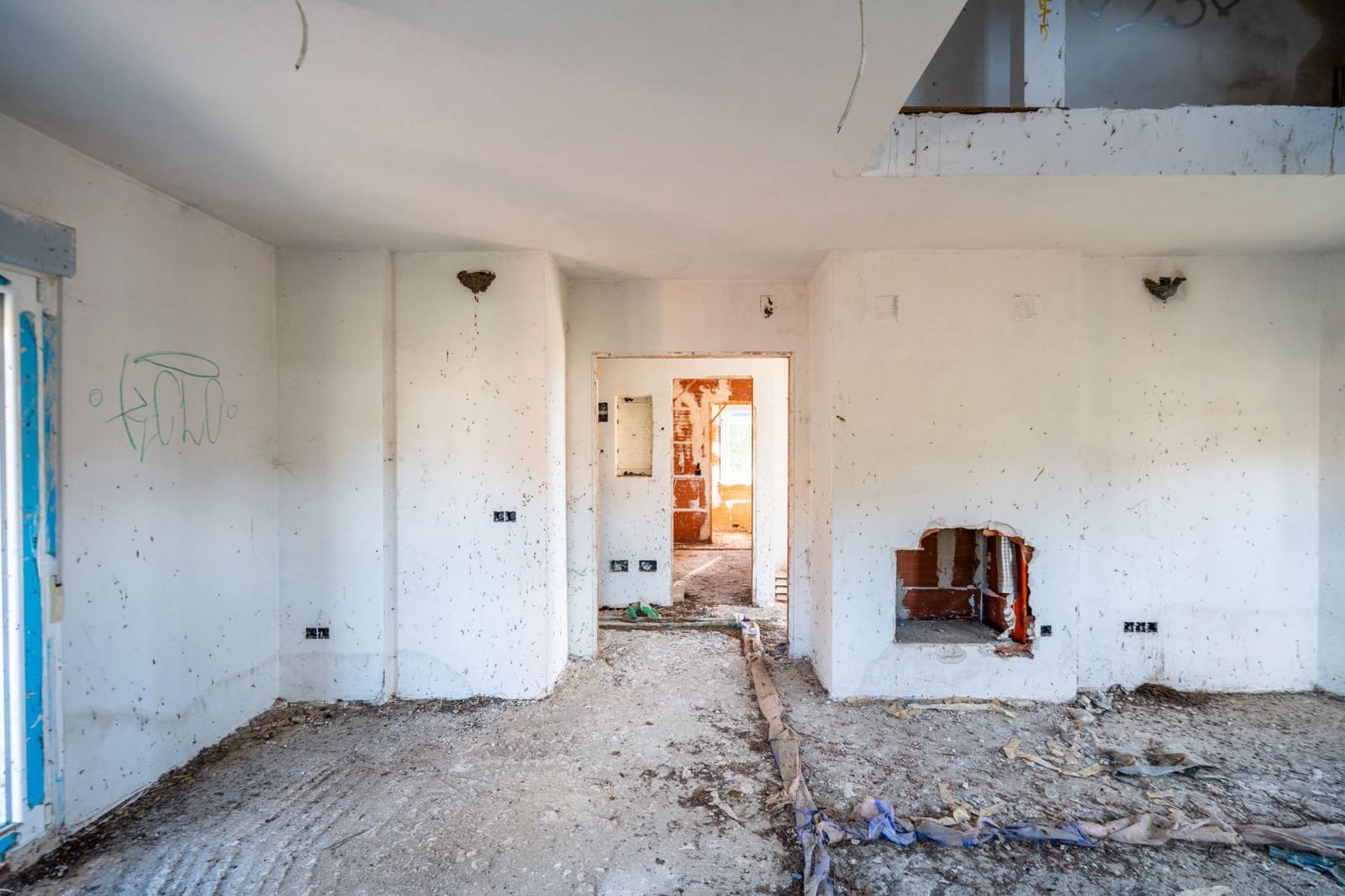 5 bedroom Villa for sale in Robledo de Chavela - € 155,000 (Ref: 9495302)