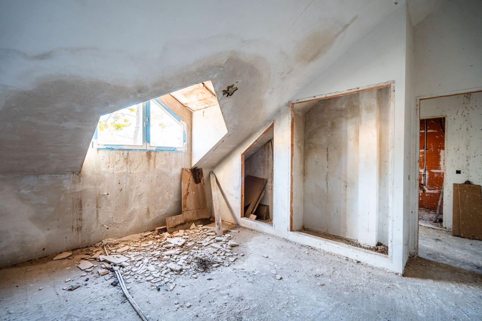 5 bedroom Villa for sale in Robledo de Chavela - € 155,000 (Ref: 9495302)