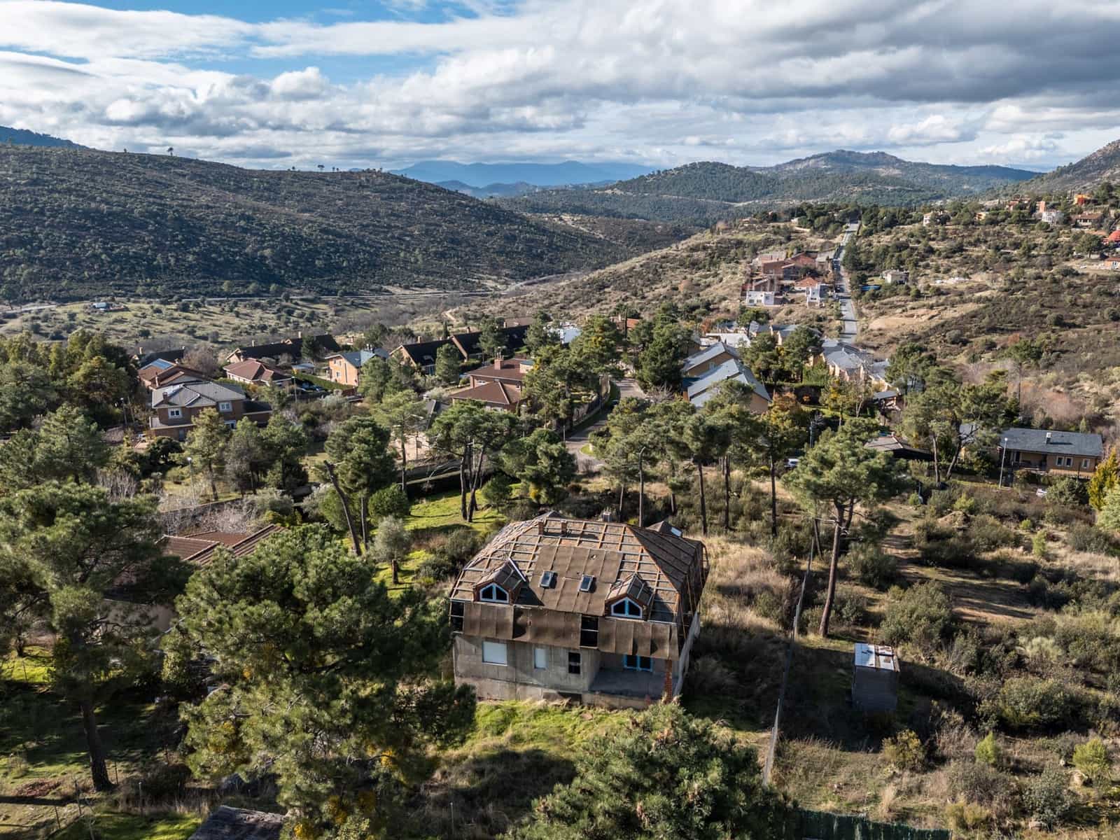 5 bedroom Villa for sale in Robledo de Chavela - € 155,000 (Ref: 9495302)