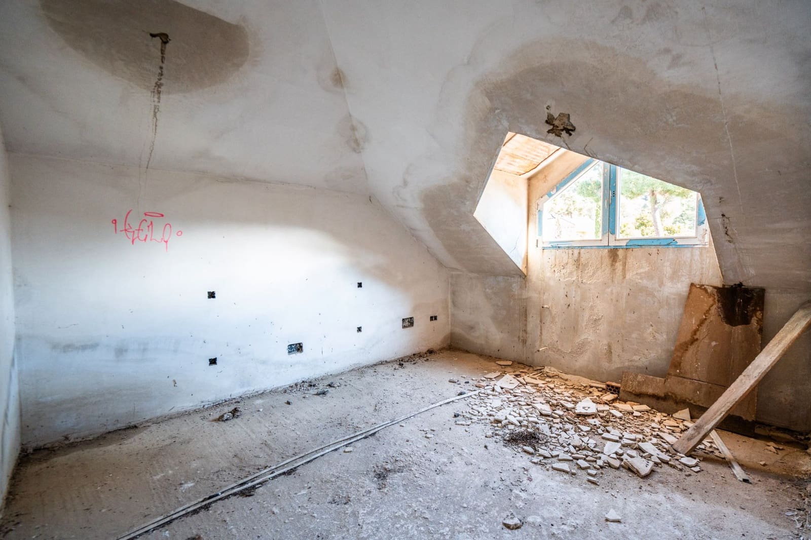 5 bedroom Villa for sale in Robledo de Chavela - € 155,000 (Ref: 9495302)