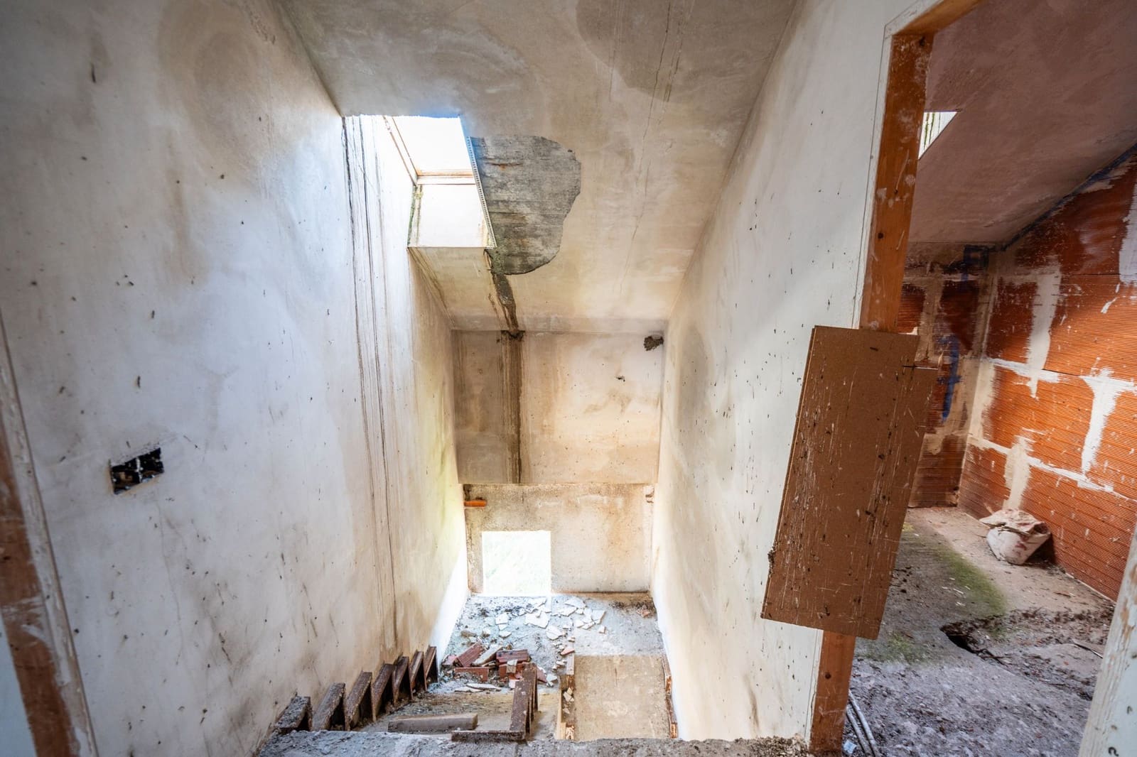 5 bedroom Villa for sale in Robledo de Chavela - € 155,000 (Ref: 9495302)