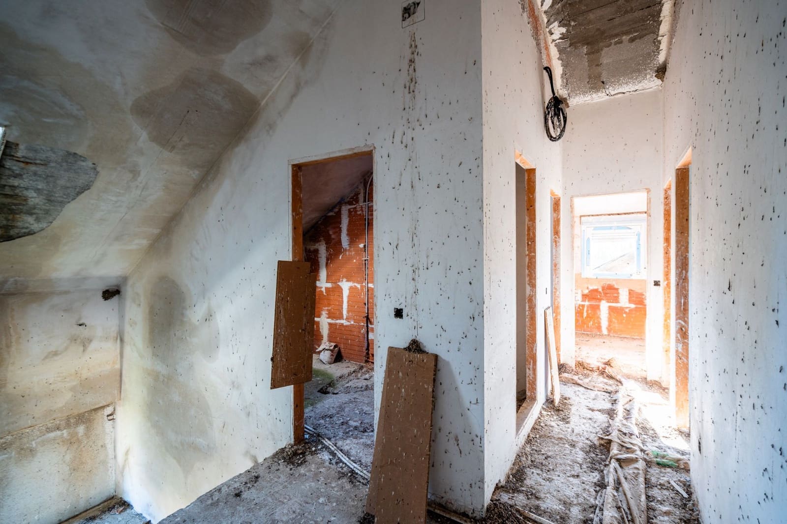 5 bedroom Villa for sale in Robledo de Chavela - € 155,000 (Ref: 9495302)