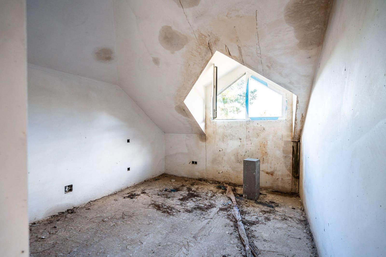 5 bedroom Villa for sale in Robledo de Chavela - € 155,000 (Ref: 9495302)