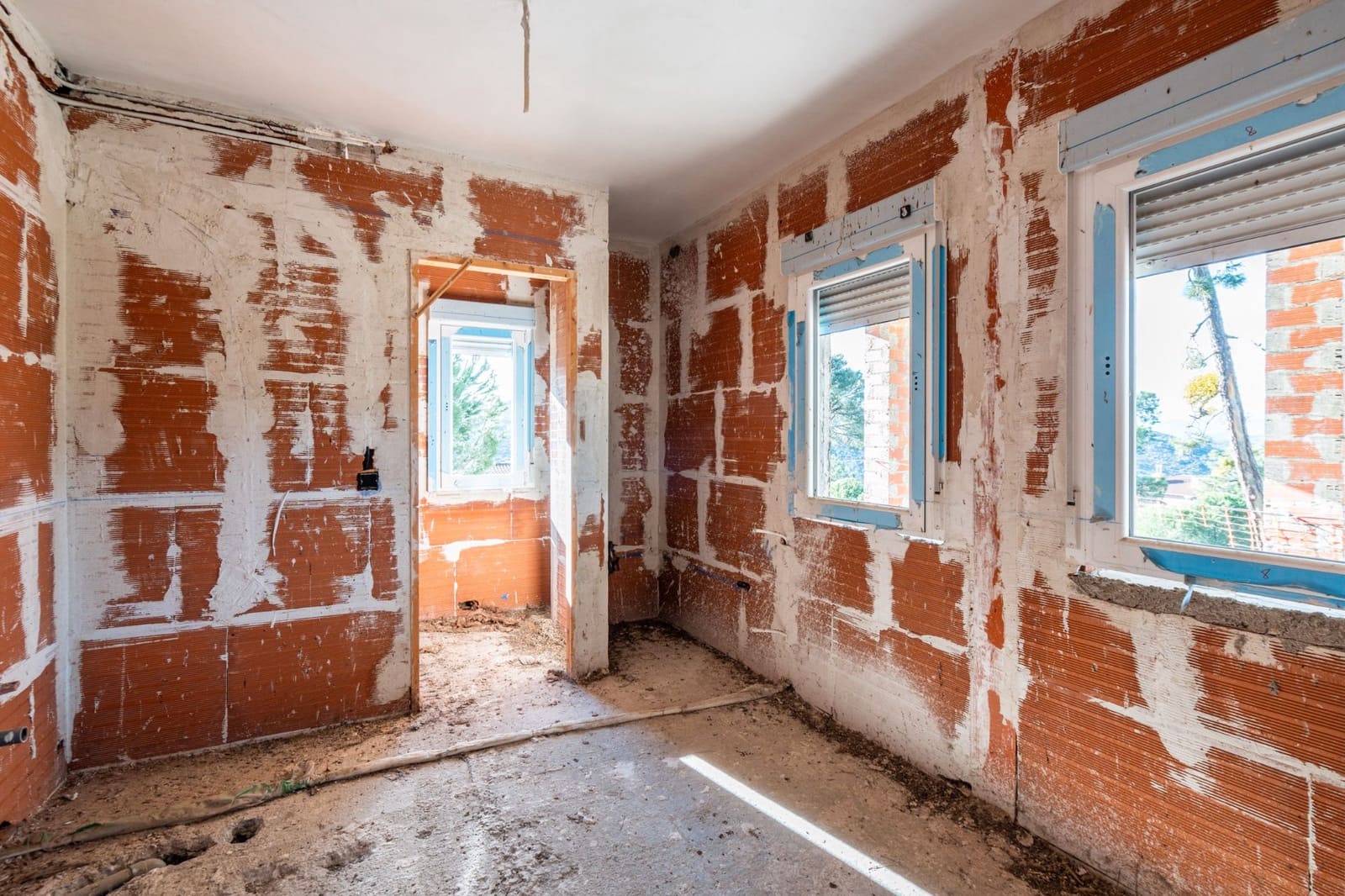 5 bedroom Villa for sale in Robledo de Chavela - € 155,000 (Ref: 9495302)