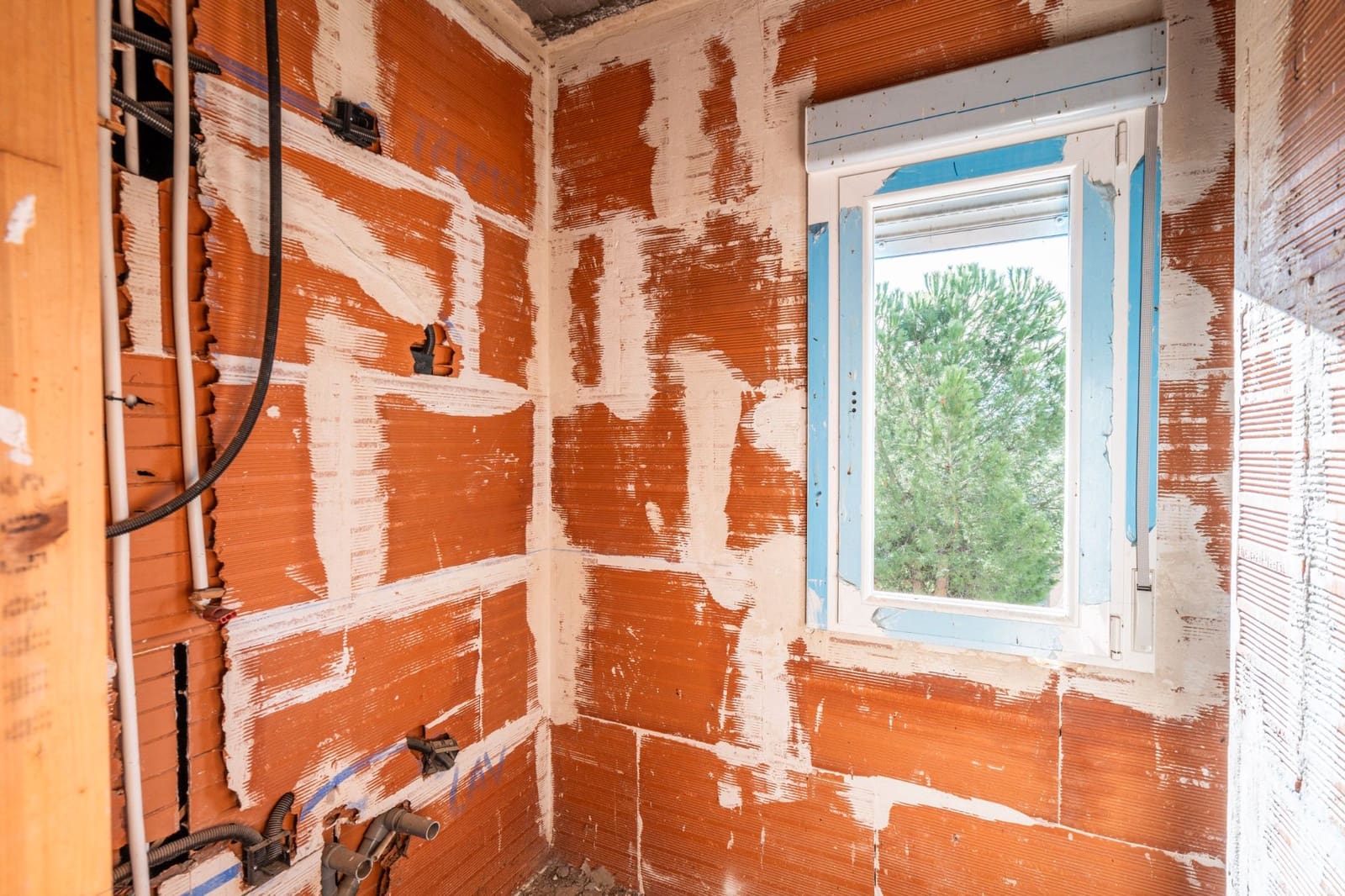 5 bedroom Villa for sale in Robledo de Chavela - € 155,000 (Ref: 9495302)