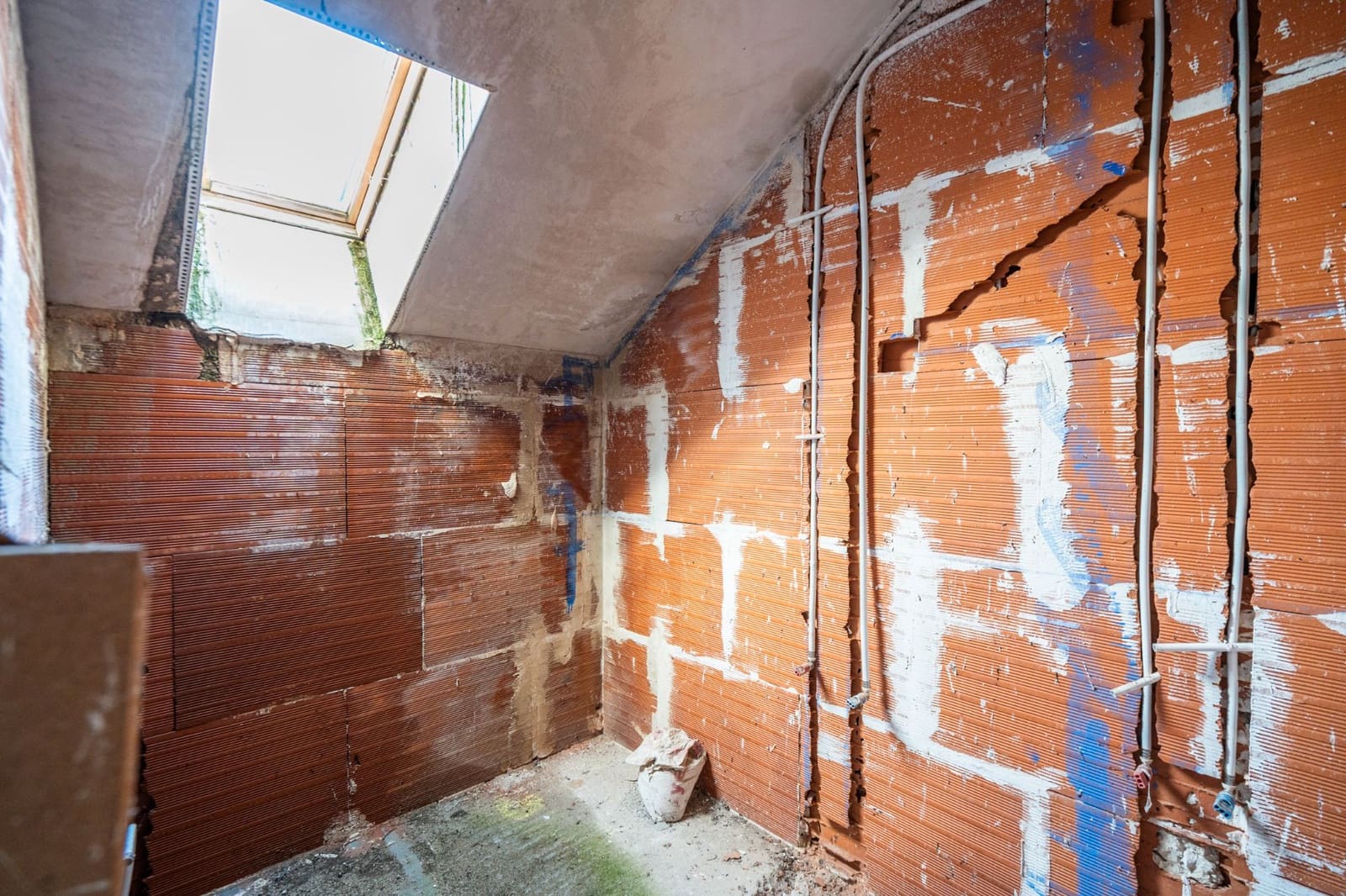 5 bedroom Villa for sale in Robledo de Chavela - € 155,000 (Ref: 9495302)