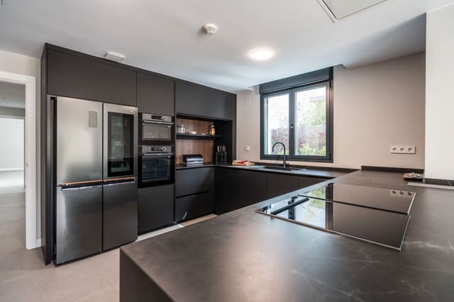 5 slaapkamer Villa te koop in Villanueva de la Cañada met zwembad garage - € 1.780.000 (Ref: 9497935)