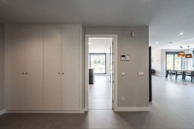 5 slaapkamer Villa te koop in Villanueva de la Cañada met zwembad garage - € 1.780.000 (Ref: 9497935)