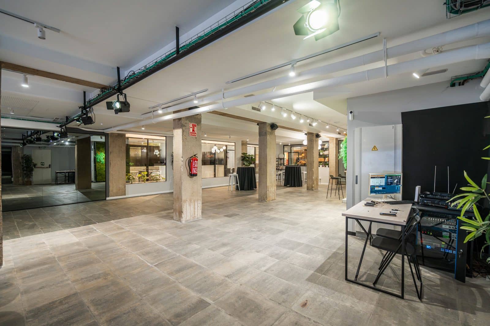 Local Comercial en Madrid ciudad en alquiler - 20.000 € (Ref: 9506294)