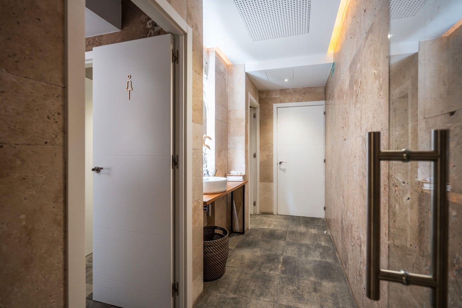 Local Comercial en Madrid ciudad en alquiler - 20.000 € (Ref: 9506294)