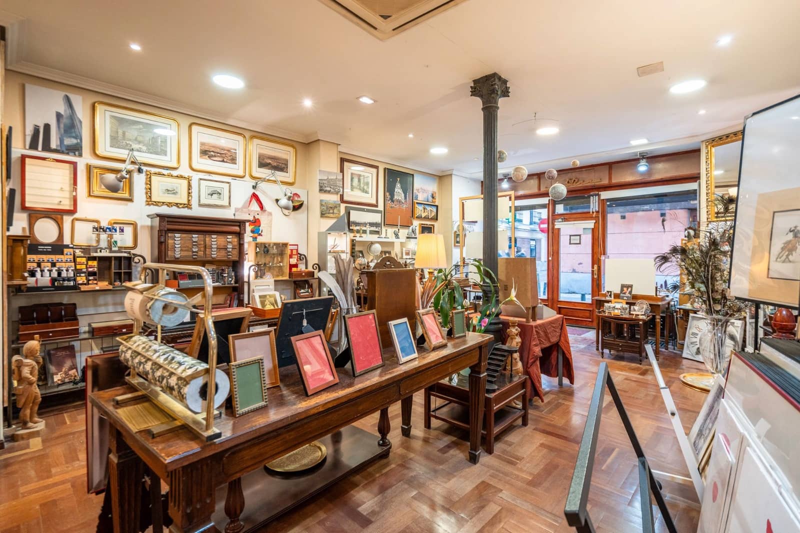 Commercial for sale in Madrid city - € 900,000 (Ref: 9535164)