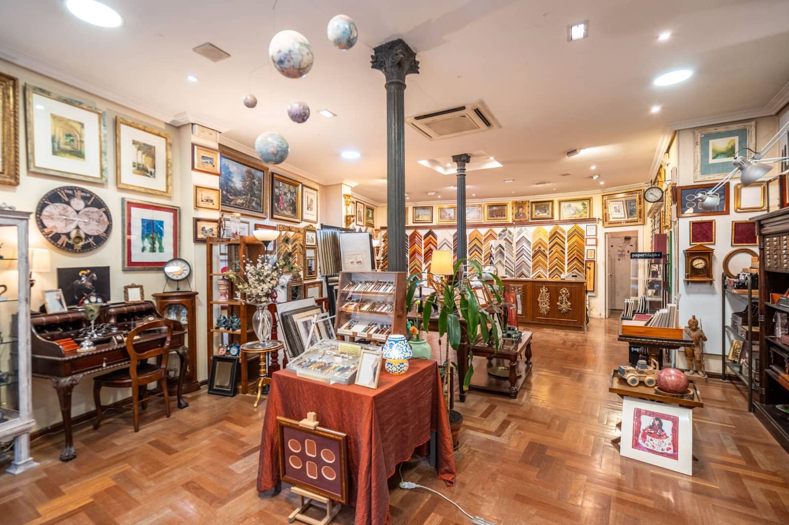 Commercial for sale in Madrid city - € 900,000 (Ref: 9535164)