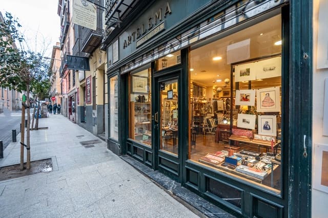 Comercial para venda em Cortes, Madrid cidade - 900 000 € (Ref: 9535164)