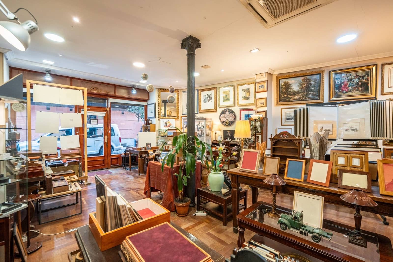 Comercial para venda em Madrid cidade - 1 550 000 € (Ref: 9535165)