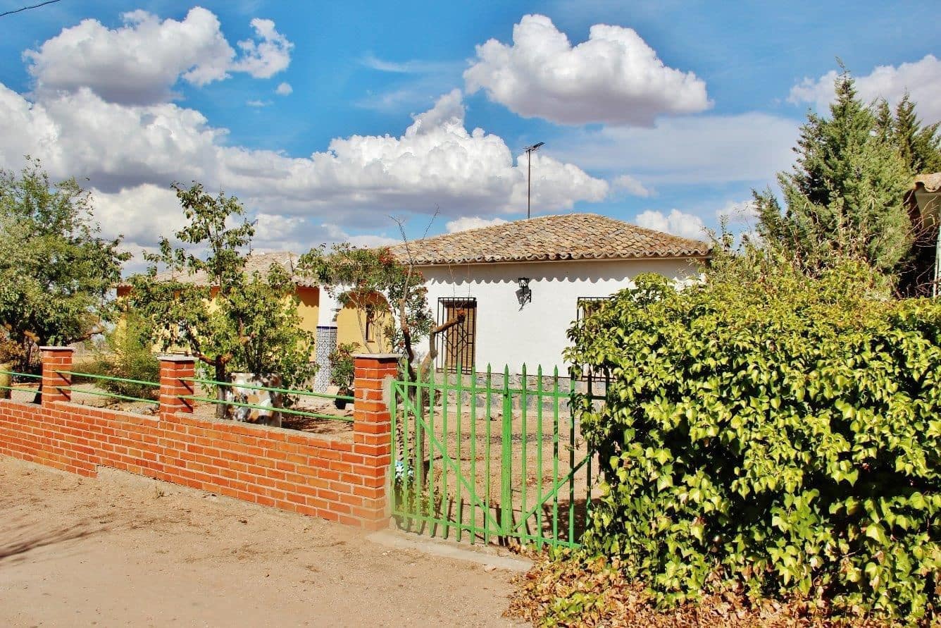3 bedroom Finca/Country House for sale in Villafranca de los Caballeros with garage - € 110,000 (Ref: 9536372)