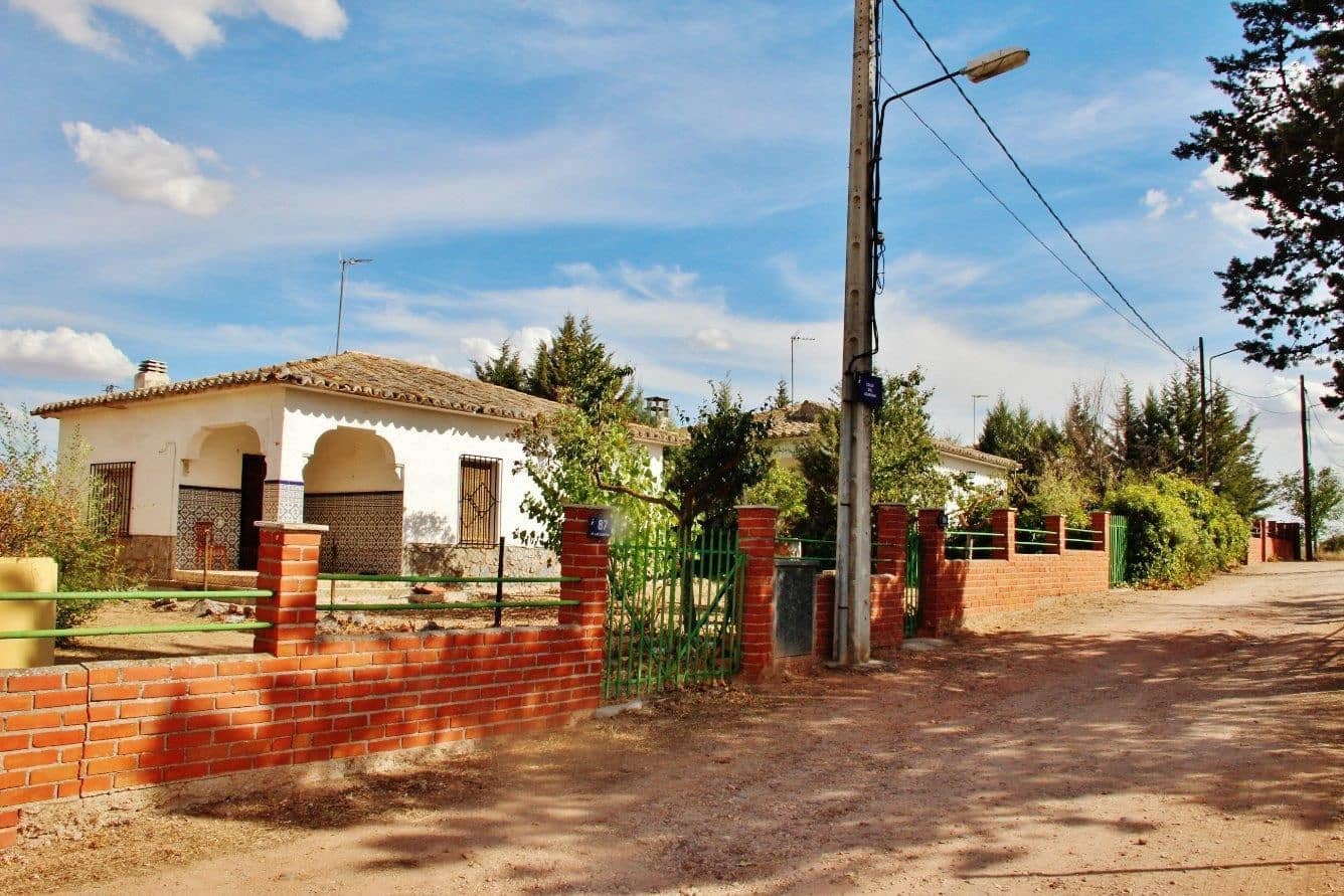 3 bedroom Finca/Country House for sale in Villafranca de los Caballeros with garage - € 110,000 (Ref: 9536372)