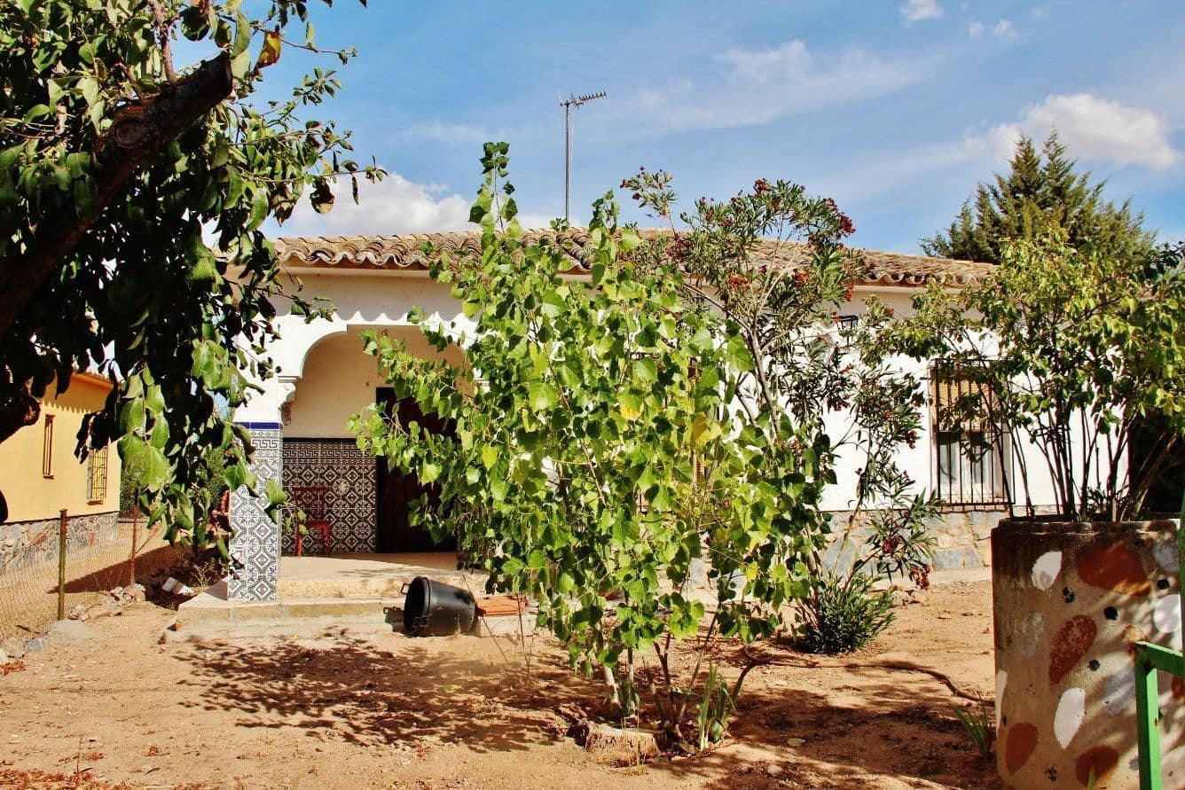 3 bedroom Finca/Country House for sale in Villafranca de los Caballeros with garage - € 110,000 (Ref: 9536372)
