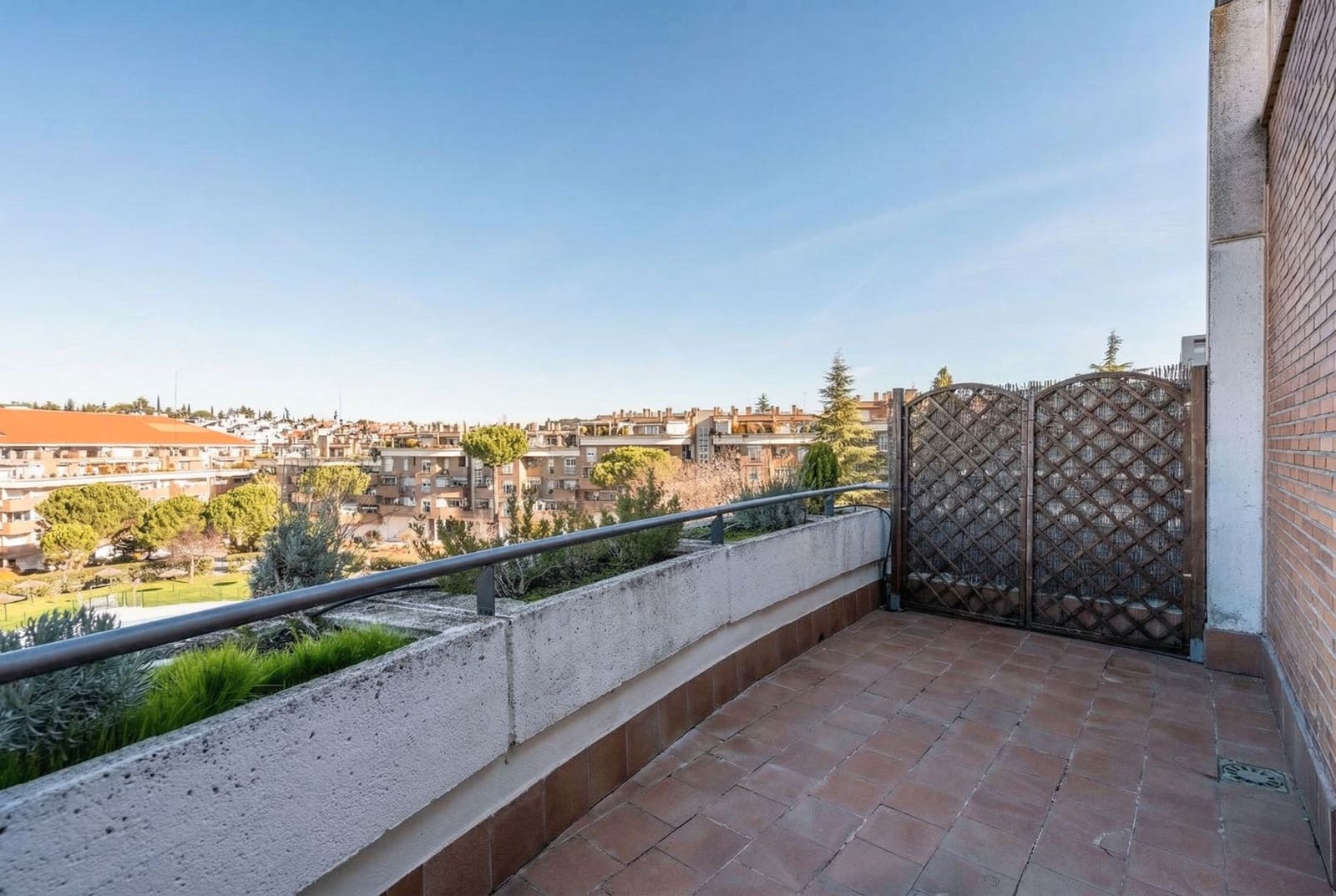 2 slaapkamer Flat te koop in Las Rozas de Madrid met zwembad - € 580.000 (Ref: 9542047)