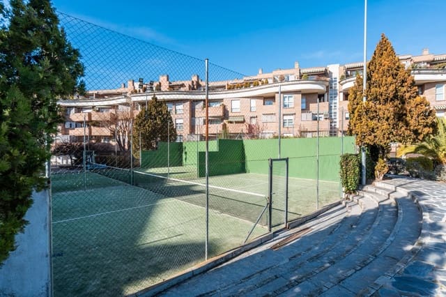 2 slaapkamer Flat te koop in Las Rozas de Madrid met zwembad - € 580.000 (Ref: 9542047)