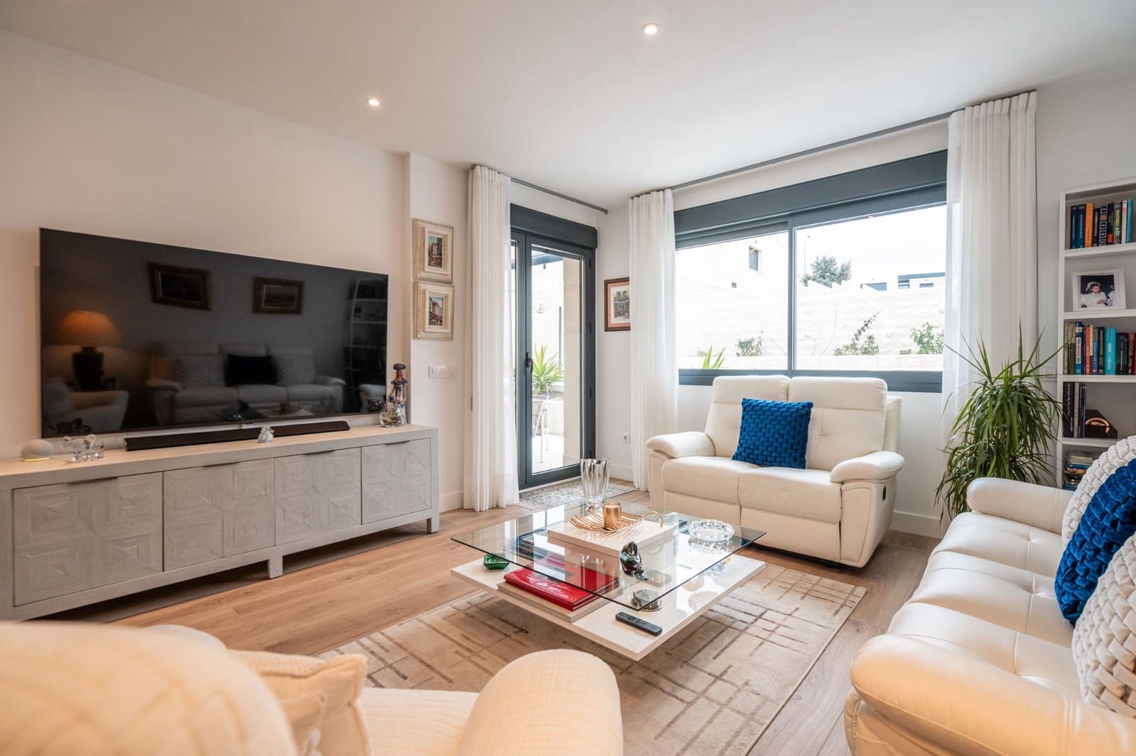 3 bedroom Villa for sale in El Espinar with pool garage - € 420,000 (Ref: 9588487)