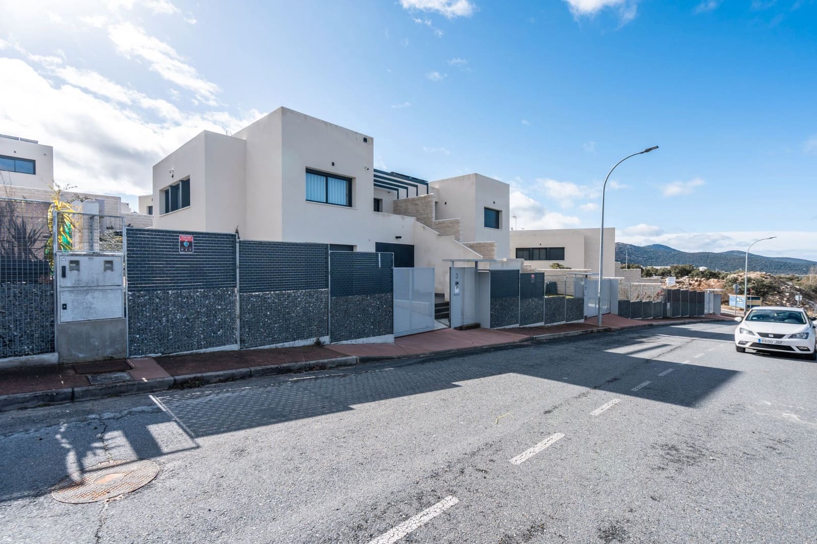 3 bedroom Villa for sale in El Espinar with pool garage - € 420,000 (Ref: 9588487)