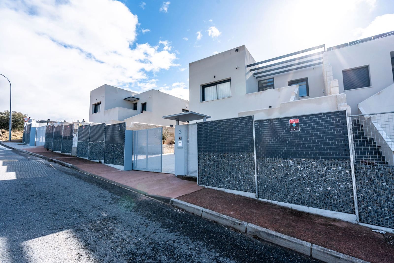 3 bedroom Villa for sale in El Espinar with pool garage - € 420,000 (Ref: 9588487)