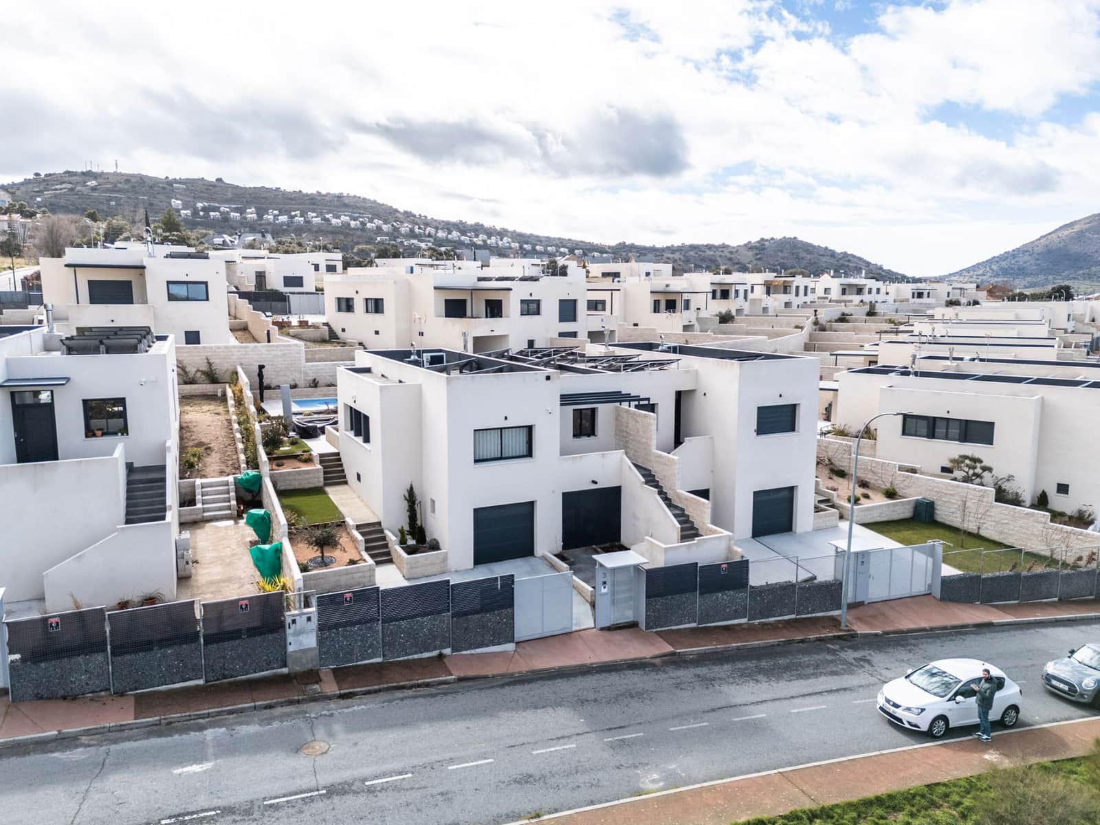 3 bedroom Villa for sale in El Espinar with pool garage - € 420,000 (Ref: 9588487)