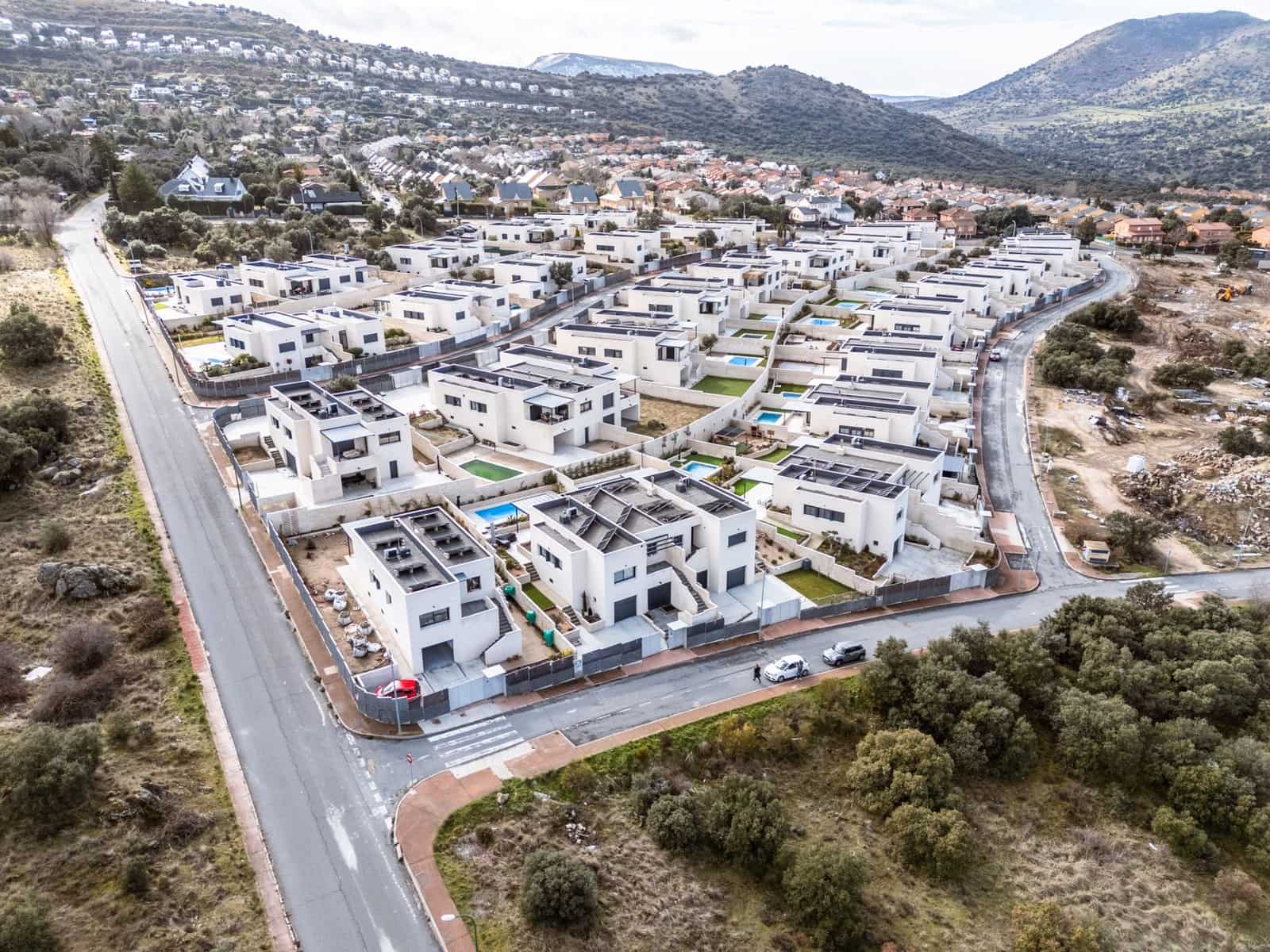 3 bedroom Villa for sale in El Espinar with pool garage - € 420,000 (Ref: 9588487)