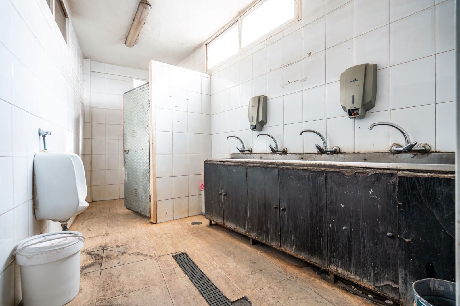 Commercial for sale in Grinon - € 1,250,000 (Ref: 9592090)