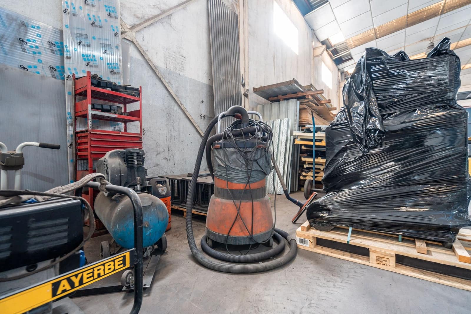 Commercial for sale in Grinon - € 1,250,000 (Ref: 9592090)