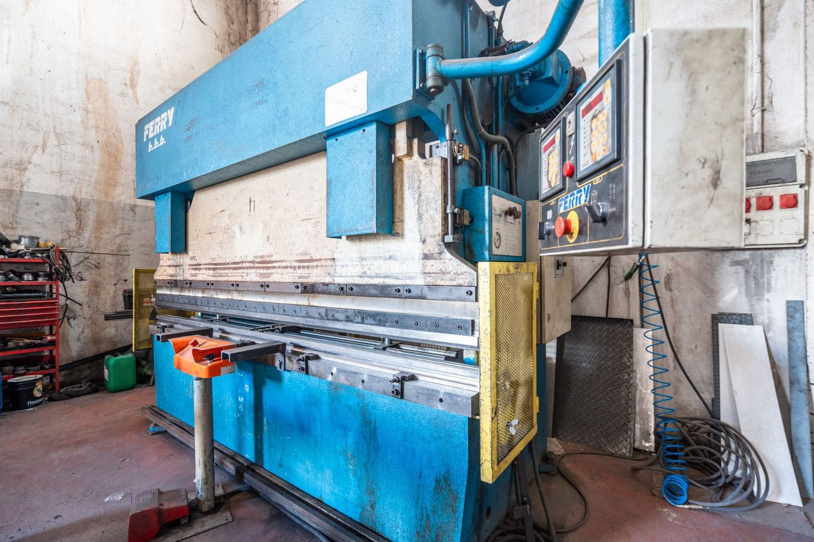 Commercial for sale in Grinon - € 1,250,000 (Ref: 9592090)