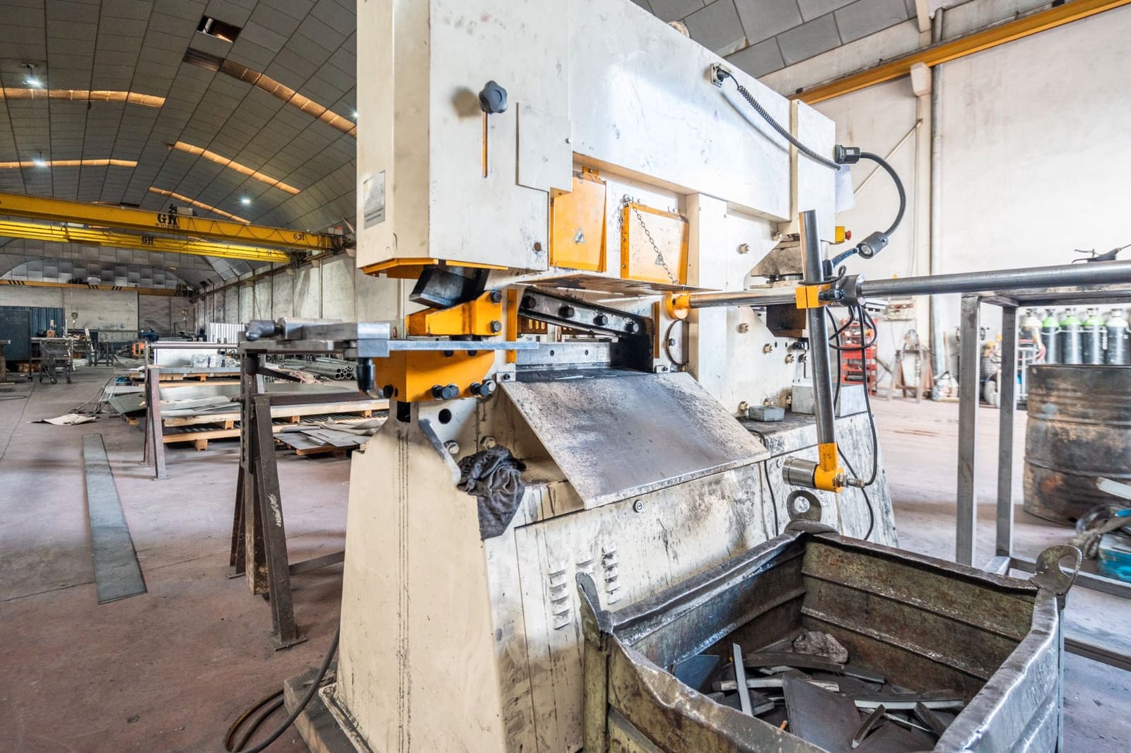 Commercial for sale in Grinon - € 1,250,000 (Ref: 9592090)