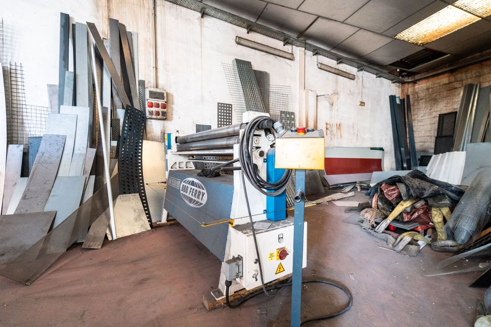 Commercial for sale in Grinon - € 1,250,000 (Ref: 9592090)