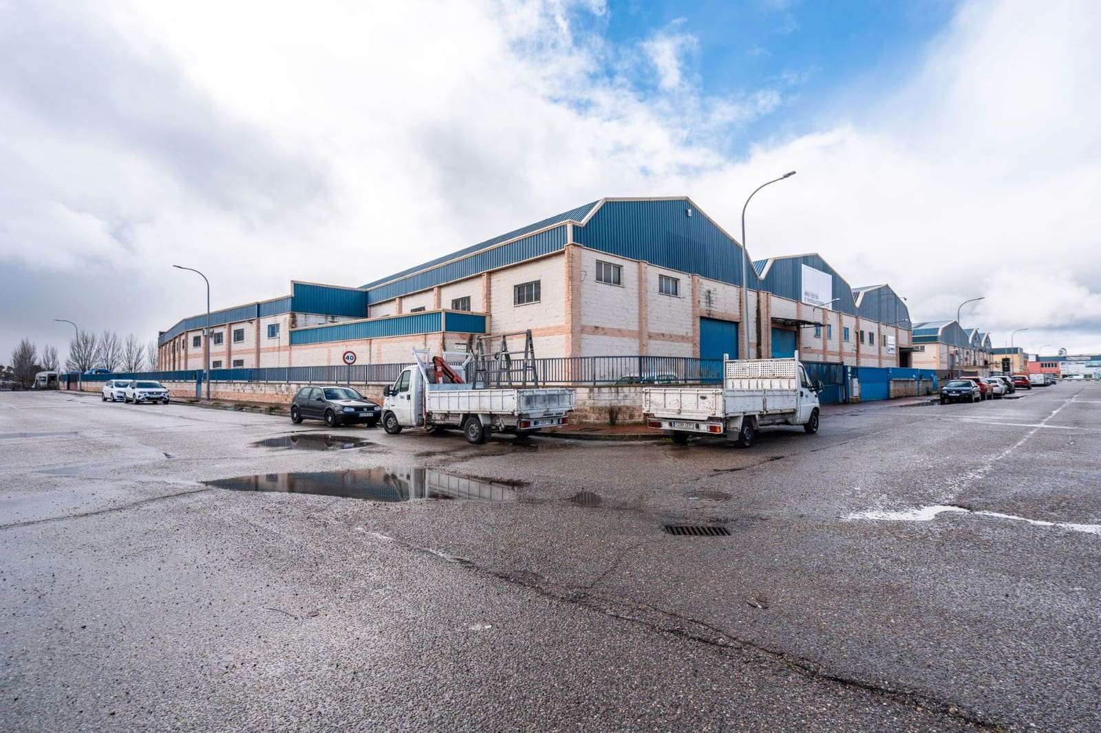 Commercial for sale in Grinon - € 1,250,000 (Ref: 9592090)