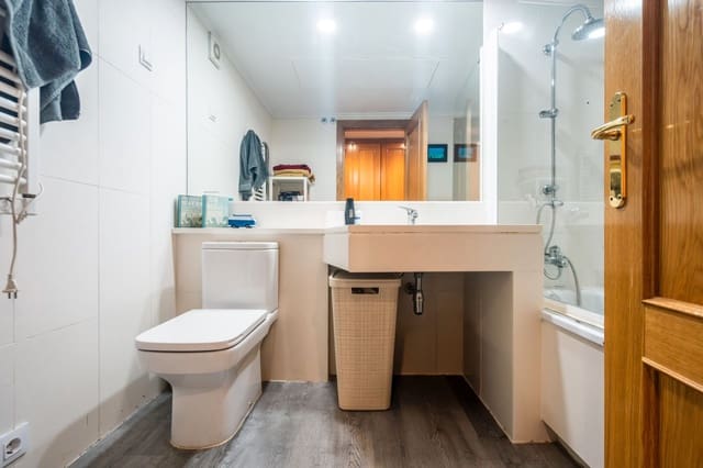 2 sovrum Lägenhet till salu i Las Rozas de Madrid med pool - 595 000 € (Ref: 9597157)