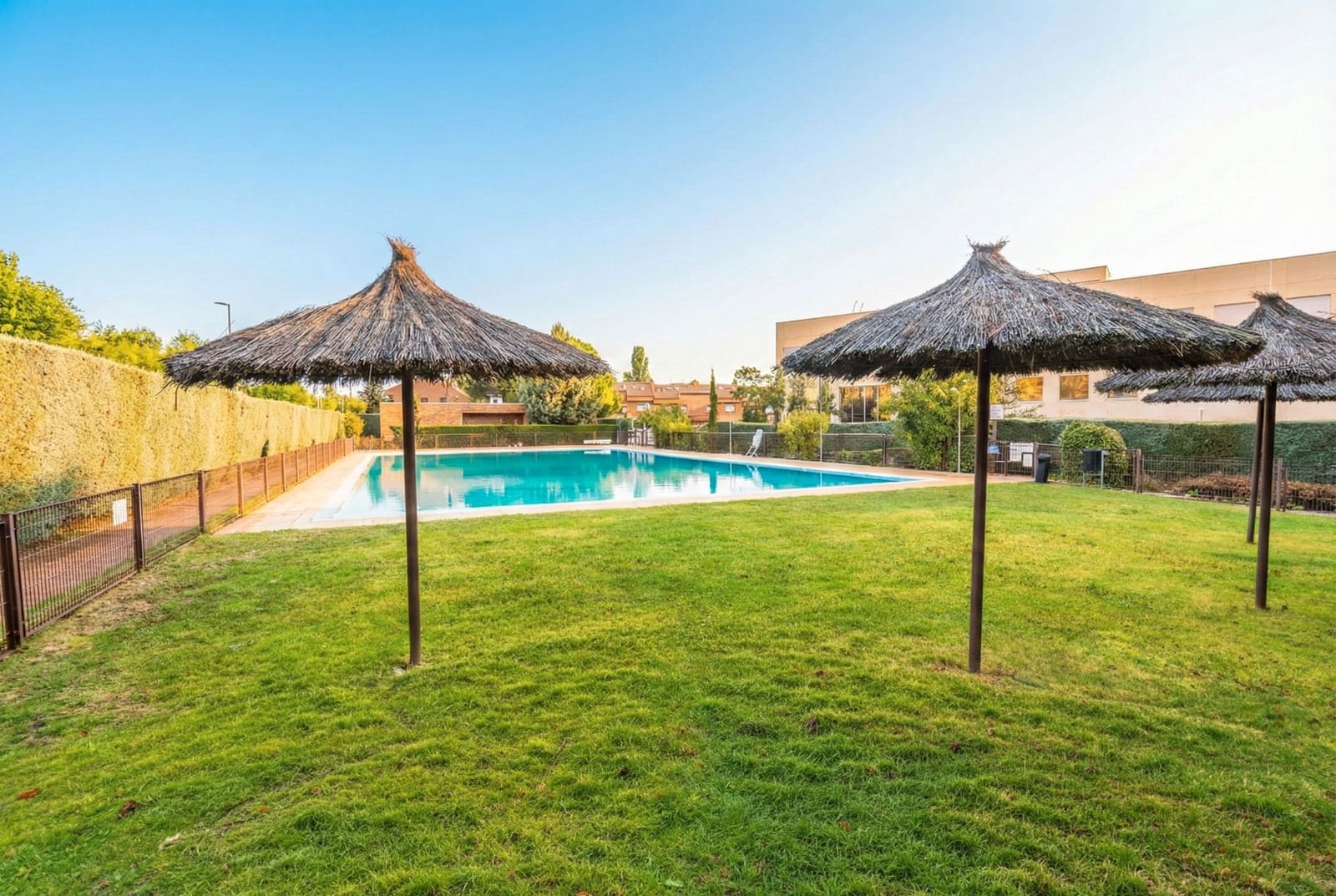 2 sovrum Lägenhet till salu i Las Rozas de Madrid med pool - 595 000 € (Ref: 9597157)