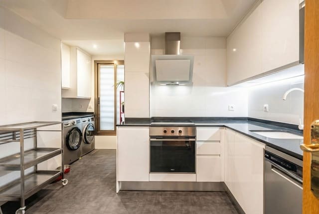 2 sovrum Lägenhet till salu i Las Rozas de Madrid med pool - 595 000 € (Ref: 9597157)